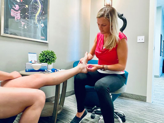 Chiropractor Woodbury MN Lindsey Tevlin Neuropathy Pain